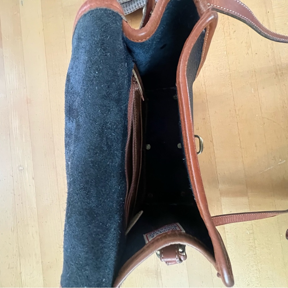 Dooney & Bourke VTG Essex Shoulder Bag Black Tan All Weather Leather USA Classic - Picture 5 of 6